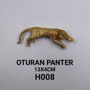 h008 oturan panter